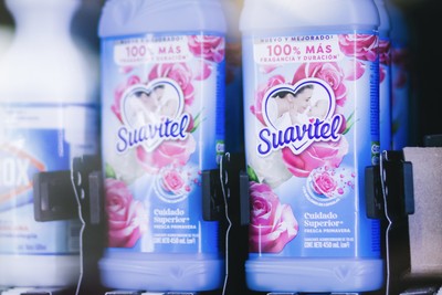 Suavitel fabric softener bottles in the Fresh Fold vending machine